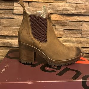 Bueno flight army green boots